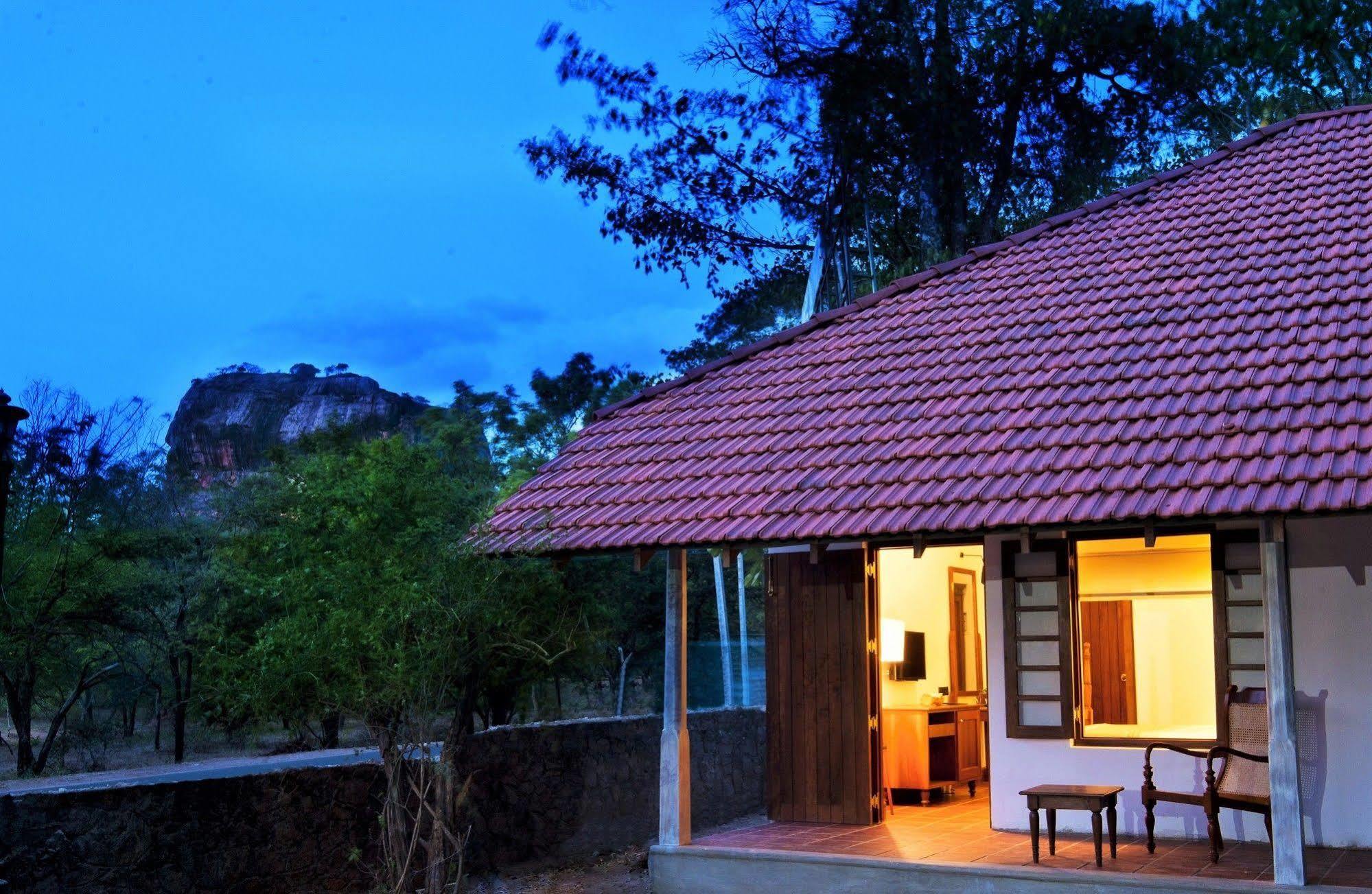 Hotel Ekho 4*